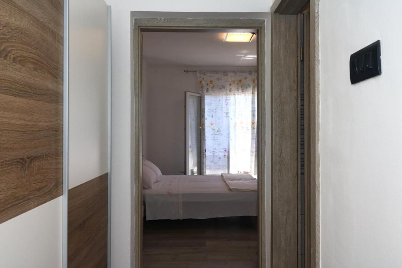 Apartmani Mikin Betina  Exterior photo