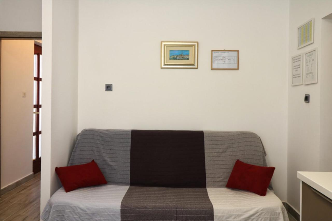 Apartmani Mikin Betina  Exterior photo