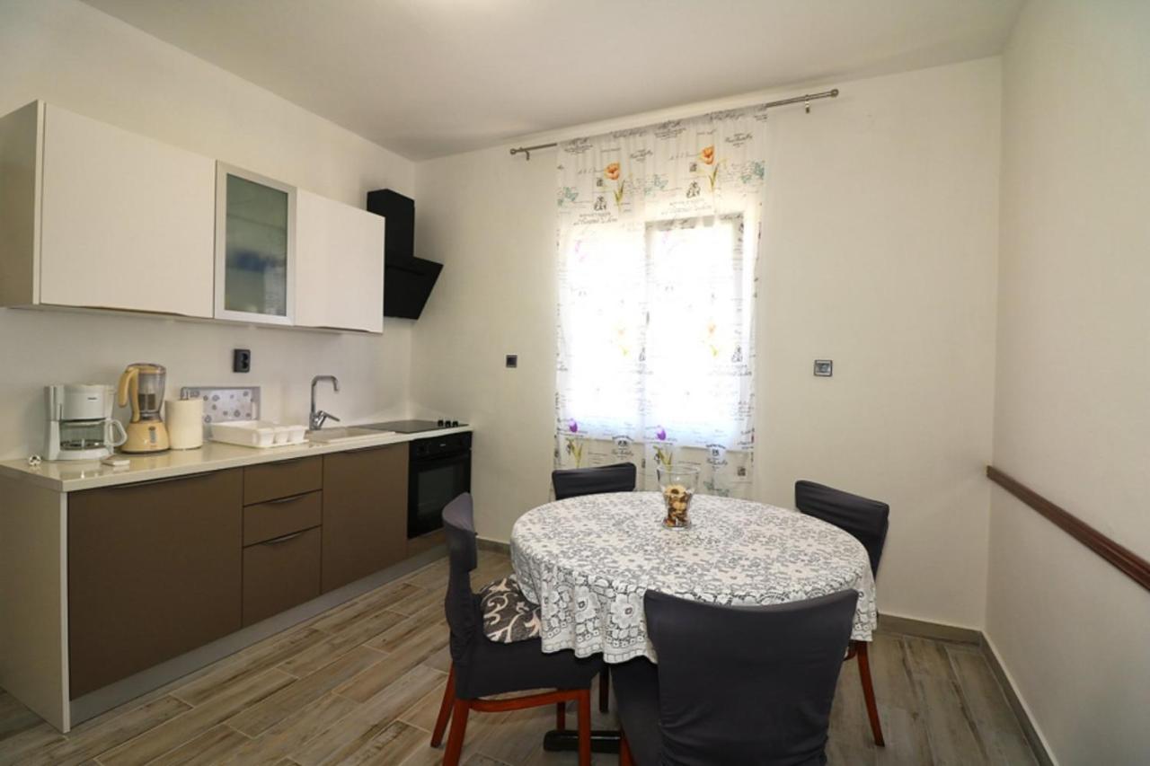 Apartmani Mikin Betina  Exterior photo