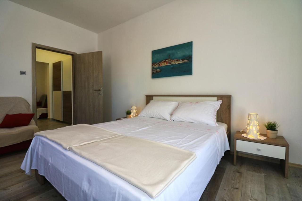 Apartmani Mikin Betina  Exterior photo