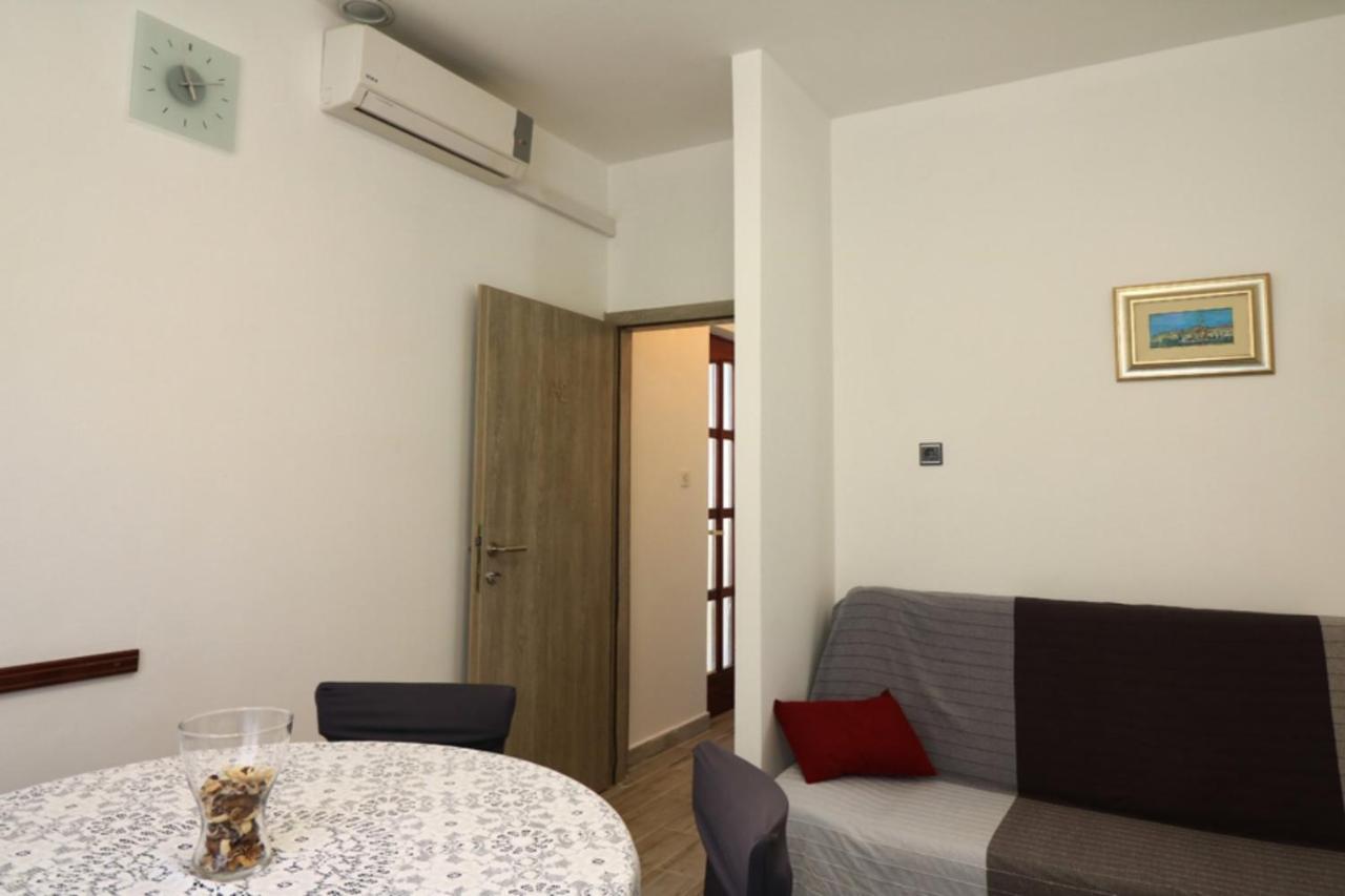 Apartmani Mikin Betina  Exterior photo