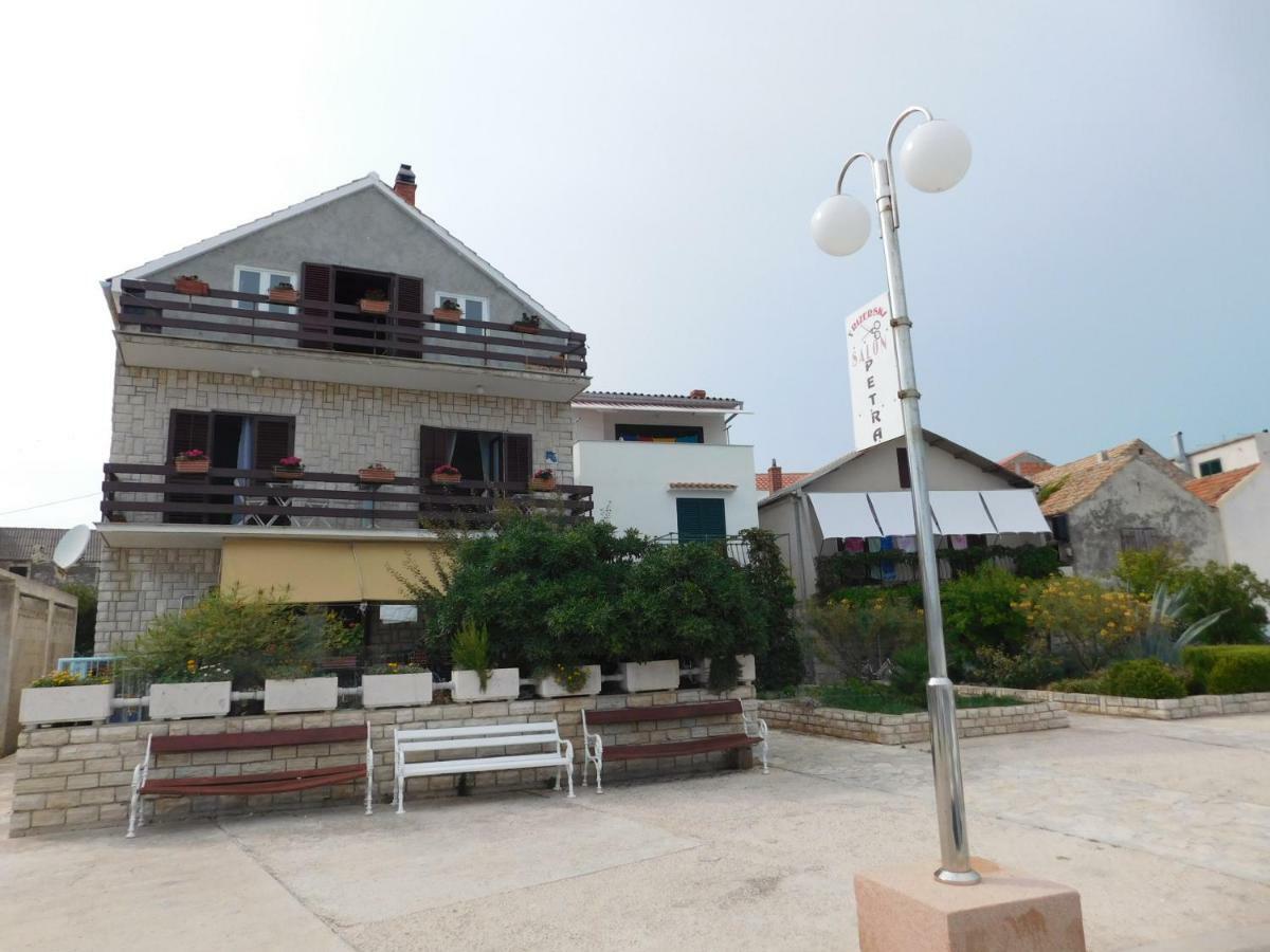 Apartmani Mikin Betina  Exterior photo