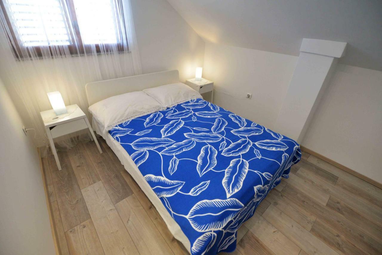 Apartmani Mikin Betina  Exterior photo
