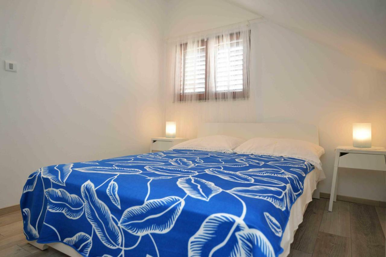 Apartmani Mikin Betina  Exterior photo